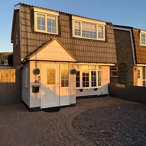 stunning-3-bedroom-dutch-barn-cottage-with-parking.hotels-newcastle-upon-tyne.com/