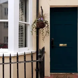 centric-regency-listed-home-by-the-beach.brighton-hotels-england.com/
